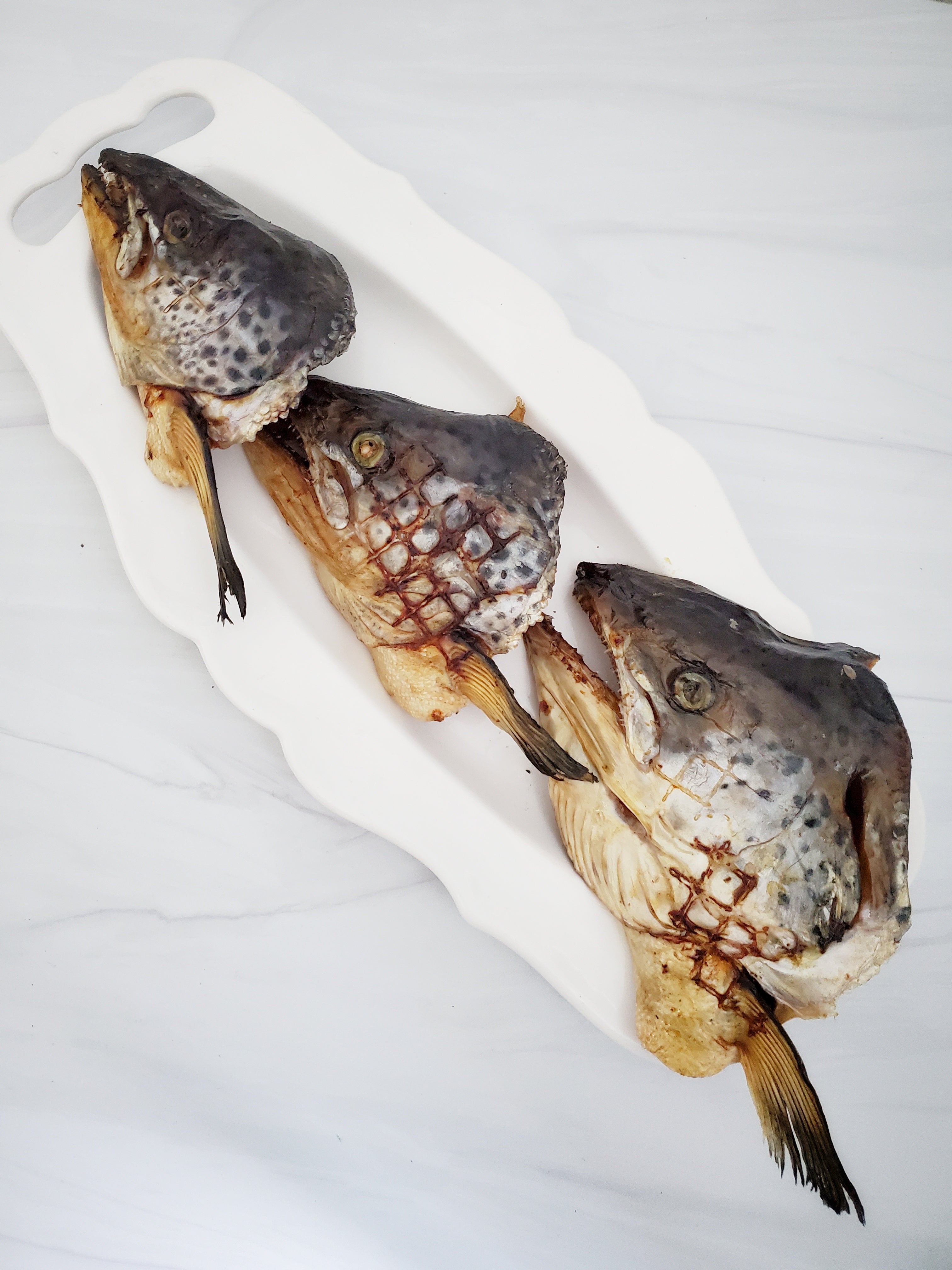Salmon Head (2 Halves)